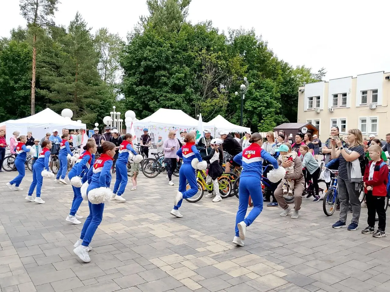 День России в парке "Набережная им. Д.И. Менделеева"