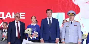 Глеб Никитин и Юрий Арсентьев вручили паспорта юным нижегородцам в День России