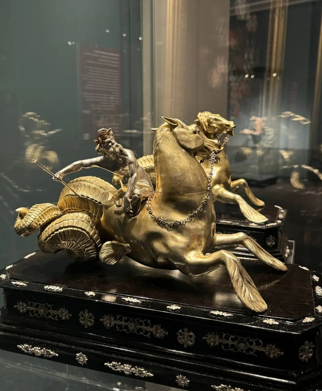 Последняя возможность увидеть шедевры западноевропейского художественного серебра XVI-XX вв. в Приморской картинной галерее