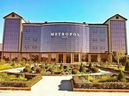 ВЕЛИЧЕСТВЕННЫЕ ГОРЫ И ТЕПЛОЕ МОРЕ