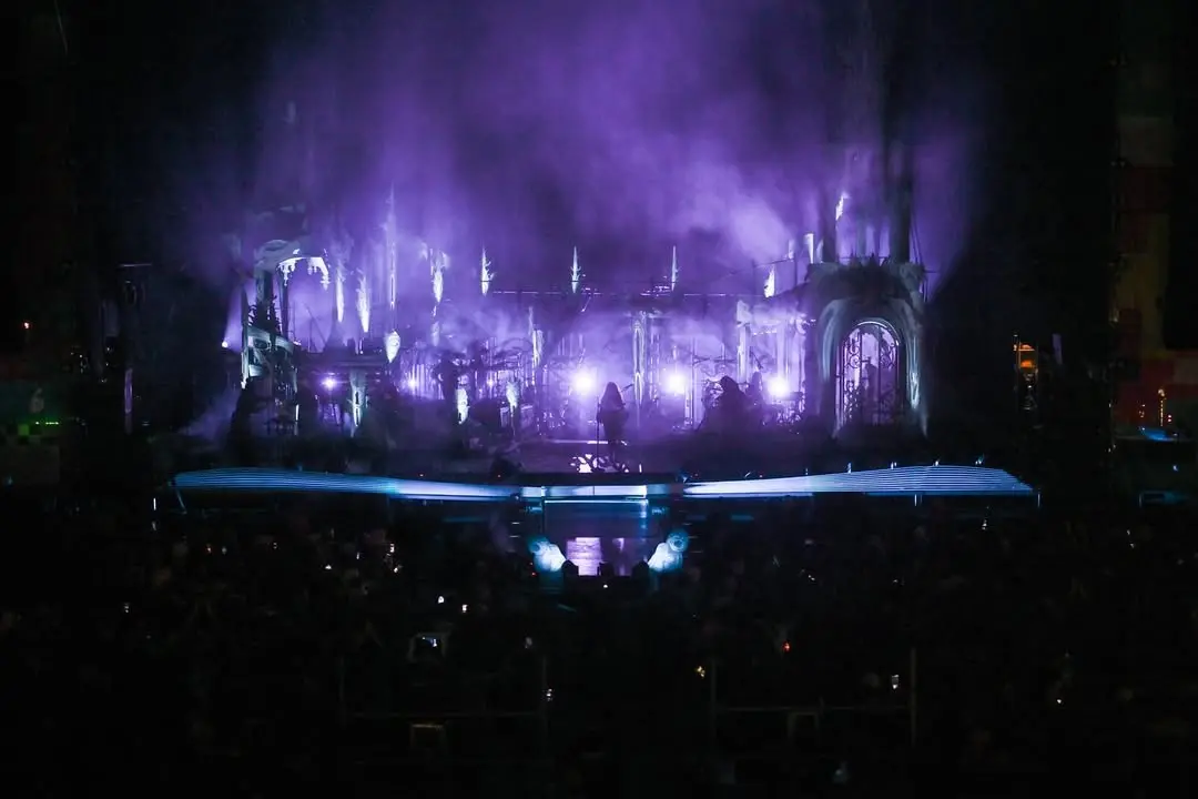 Клуб «Розовый пони» на фестивалях лето 2025, дизайн сцены и декораций Stufish Studio