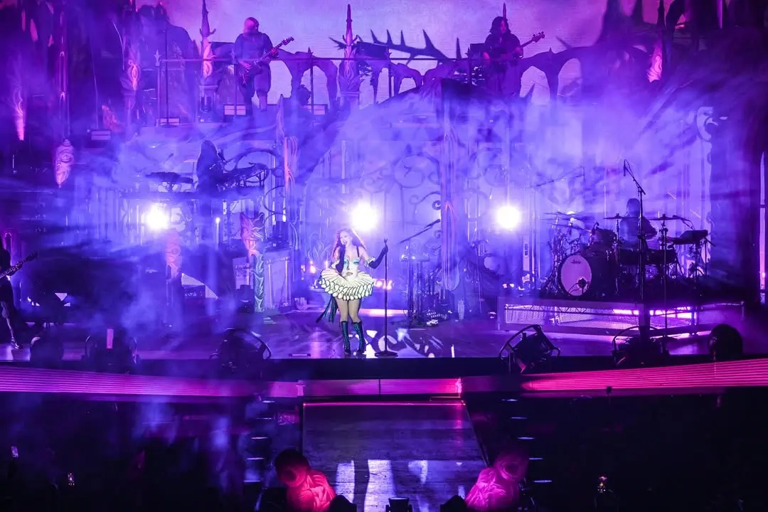 Клуб «Розовый пони» на фестивалях лето 2025, дизайн сцены и декораций Stufish Studio