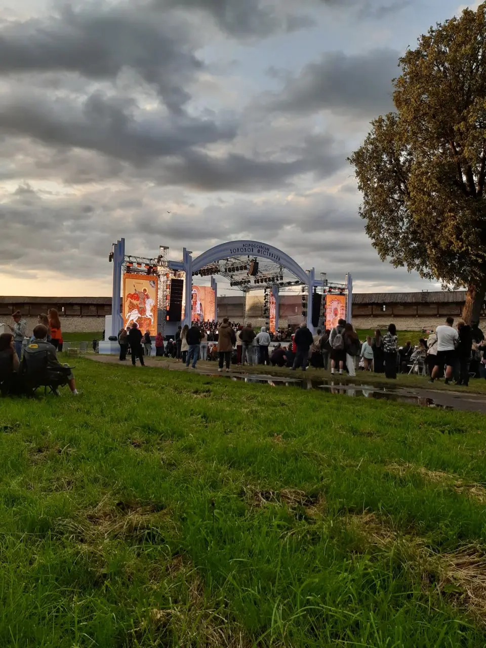 Атмосфера Всероссийского хорового фестиваля им. М. Ф. Гривского в Псковском Кремле