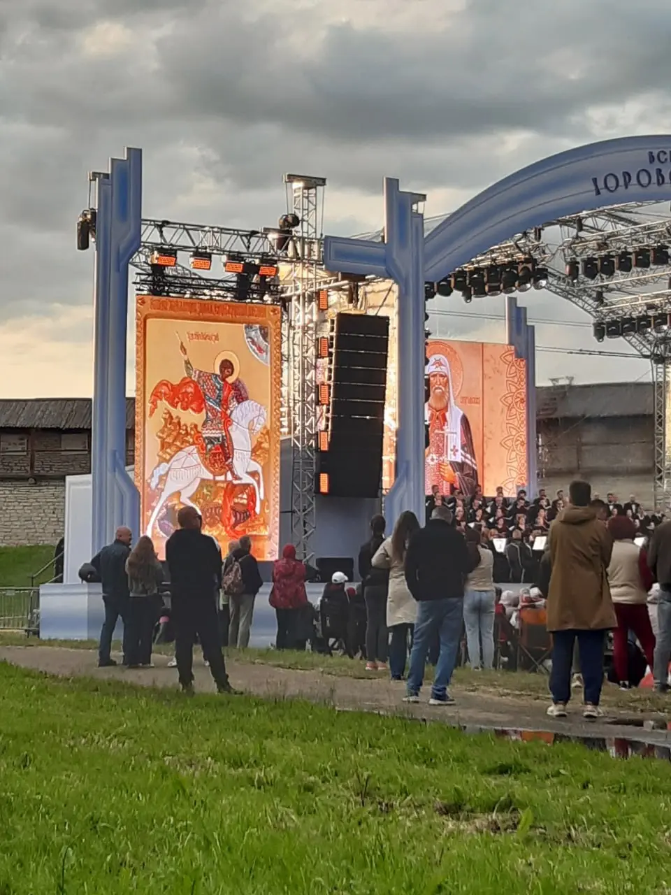 Атмосфера Всероссийского хорового фестиваля им. М. Ф. Гривского в Псковском Кремле