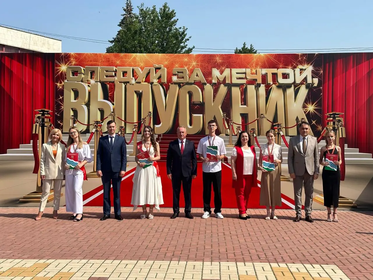 Тирасполь награждает золотую молодежь