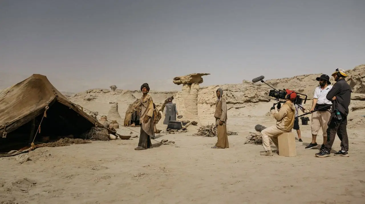 Фантастический сериал «ТРУДНО БЫТЬ БОГОМ»