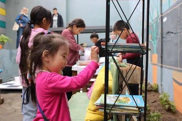 Летний читальный зал "Книжный дворик 24"