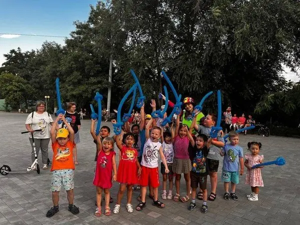 Детская игровая программа с аниматорами "Страна чудес"