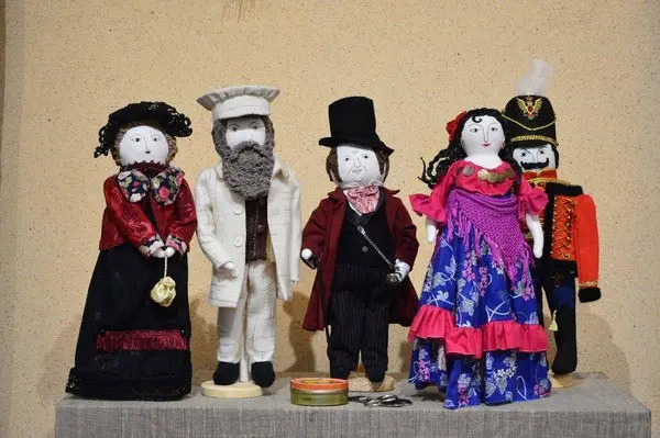 Выставка "Мы родом из детства"