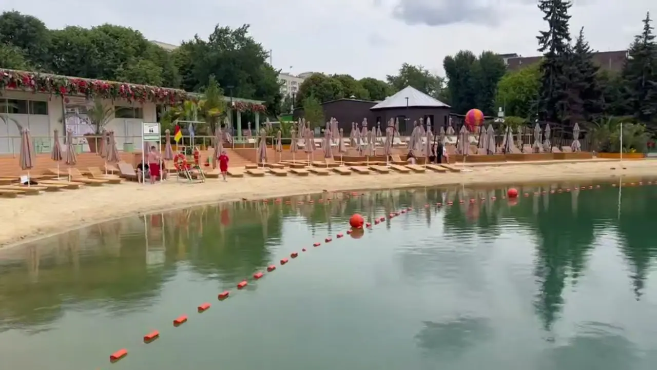 Новая плавательная зона на берегу Пионерского пруда