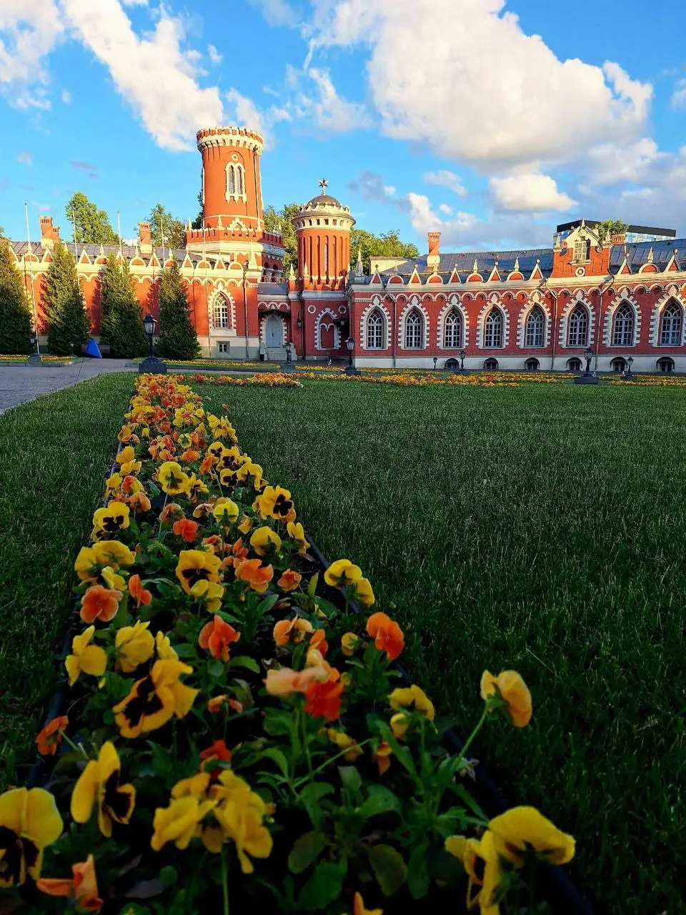 Солнечное утро в Петровском путевом дворце