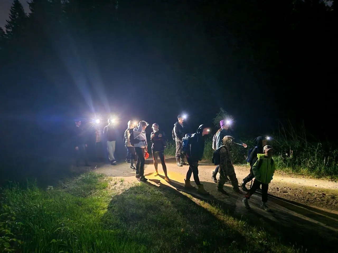 вечерний ПОХОД  С ФОНАРИКАМИ по заброшенной ж/д