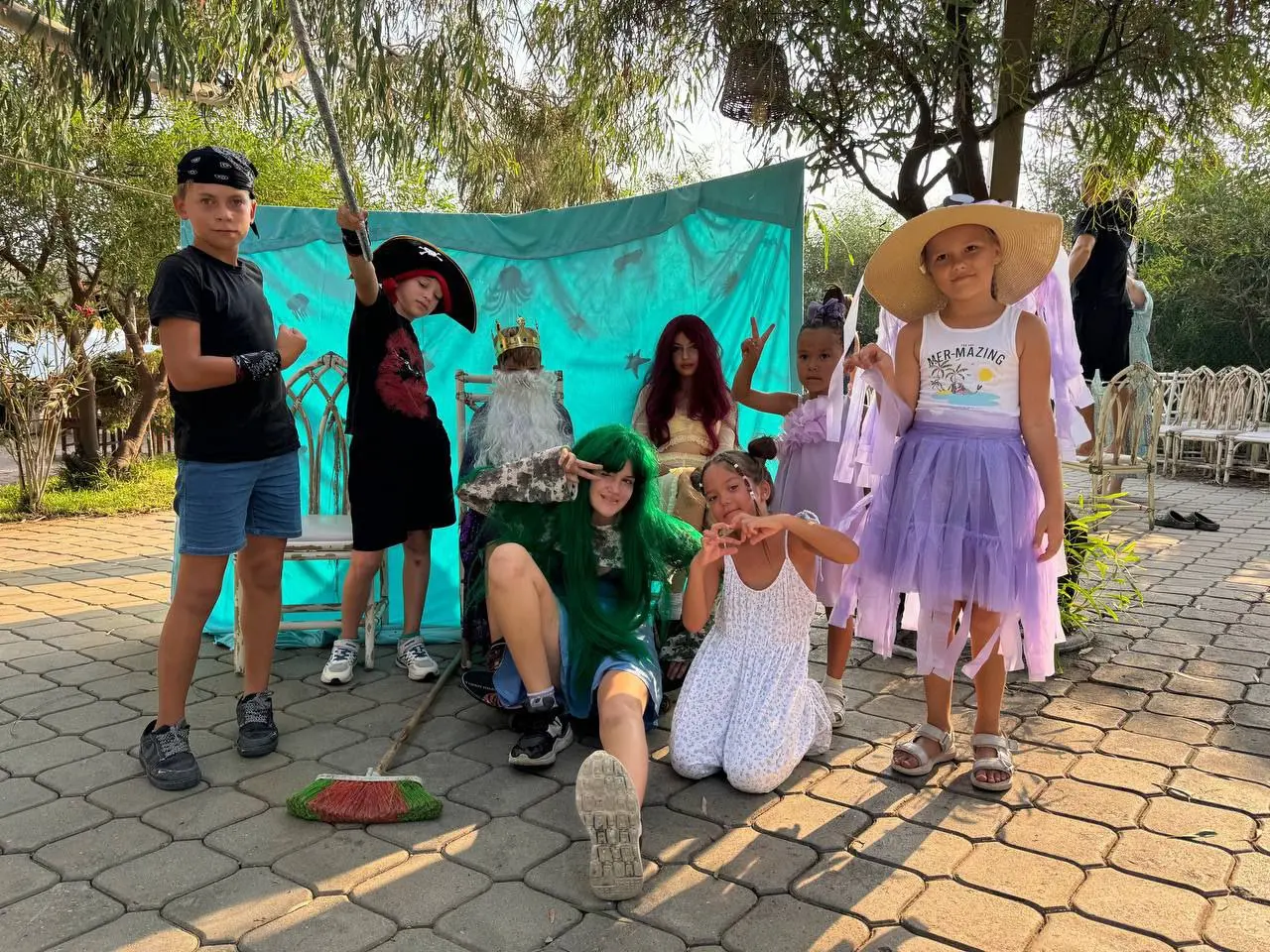 ЛЕТНИЙ ТВОРЧЕСКИЙ ЛАГЕРЬ "ART CAMP"