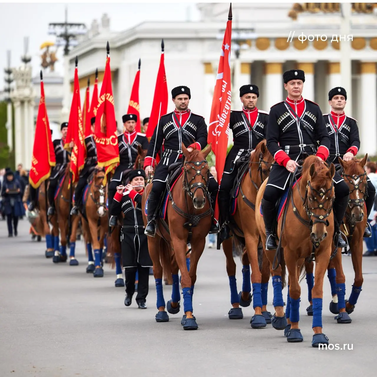 Крылыми всадниками на ВДНХ, посвященный 80-летию Победы