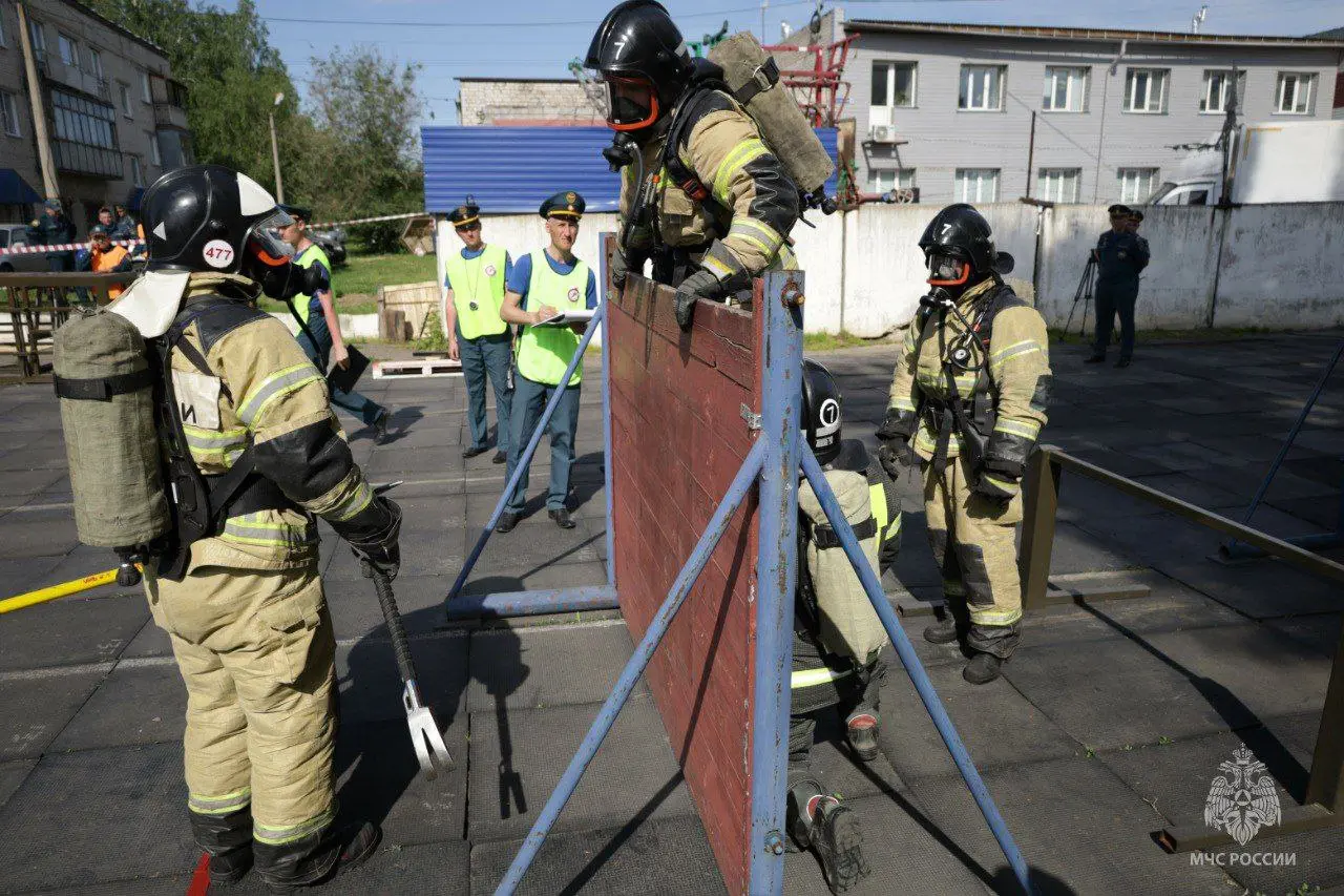 смотр-конкурс "Лучшее звено газодымозащитной службы Сибири"