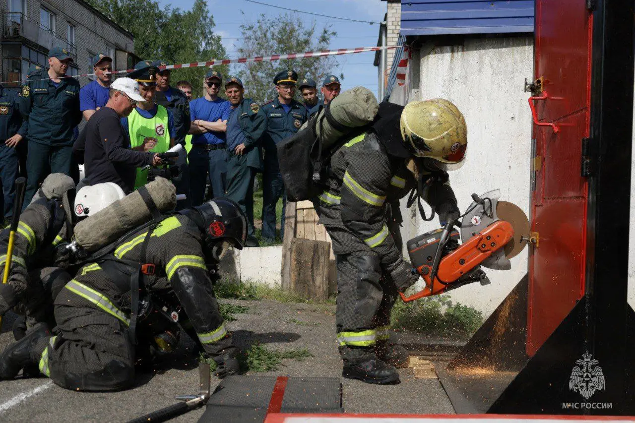 смотр-конкурс "Лучшее звено газодымозащитной службы Сибири"
