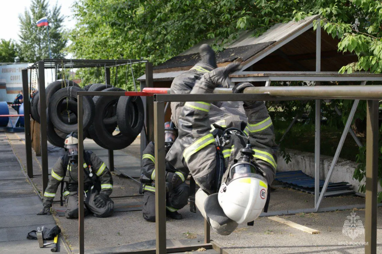 смотр-конкурс "Лучшее звено газодымозащитной службы Сибири"