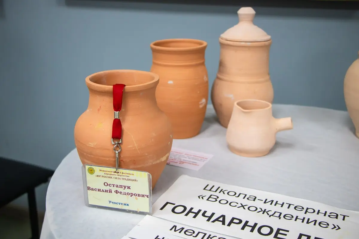 Выставка изделий из глины в Центре культурного развития "Берегиня"