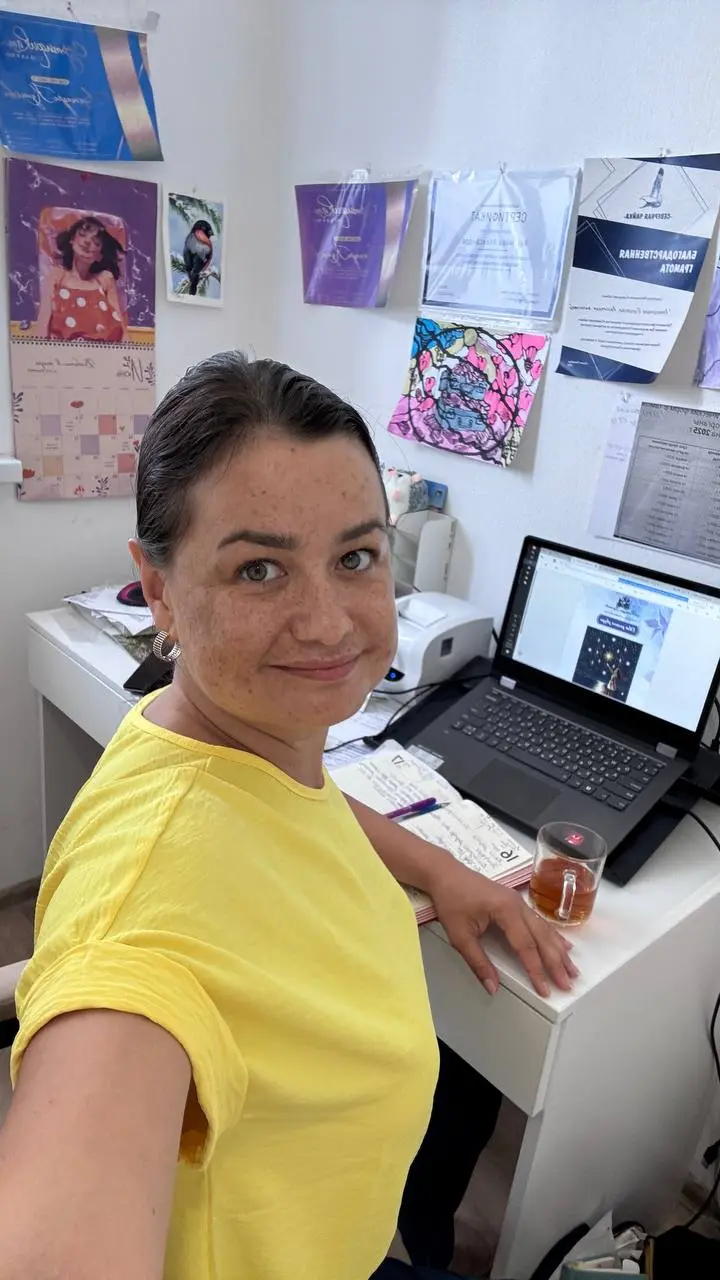 В офисе работа кипит… Вовсю готовимся отправлять коробки в Новосибирск на вышивальный фестиваль✨✨✨ Я весь день печатаю схемы для наборов…