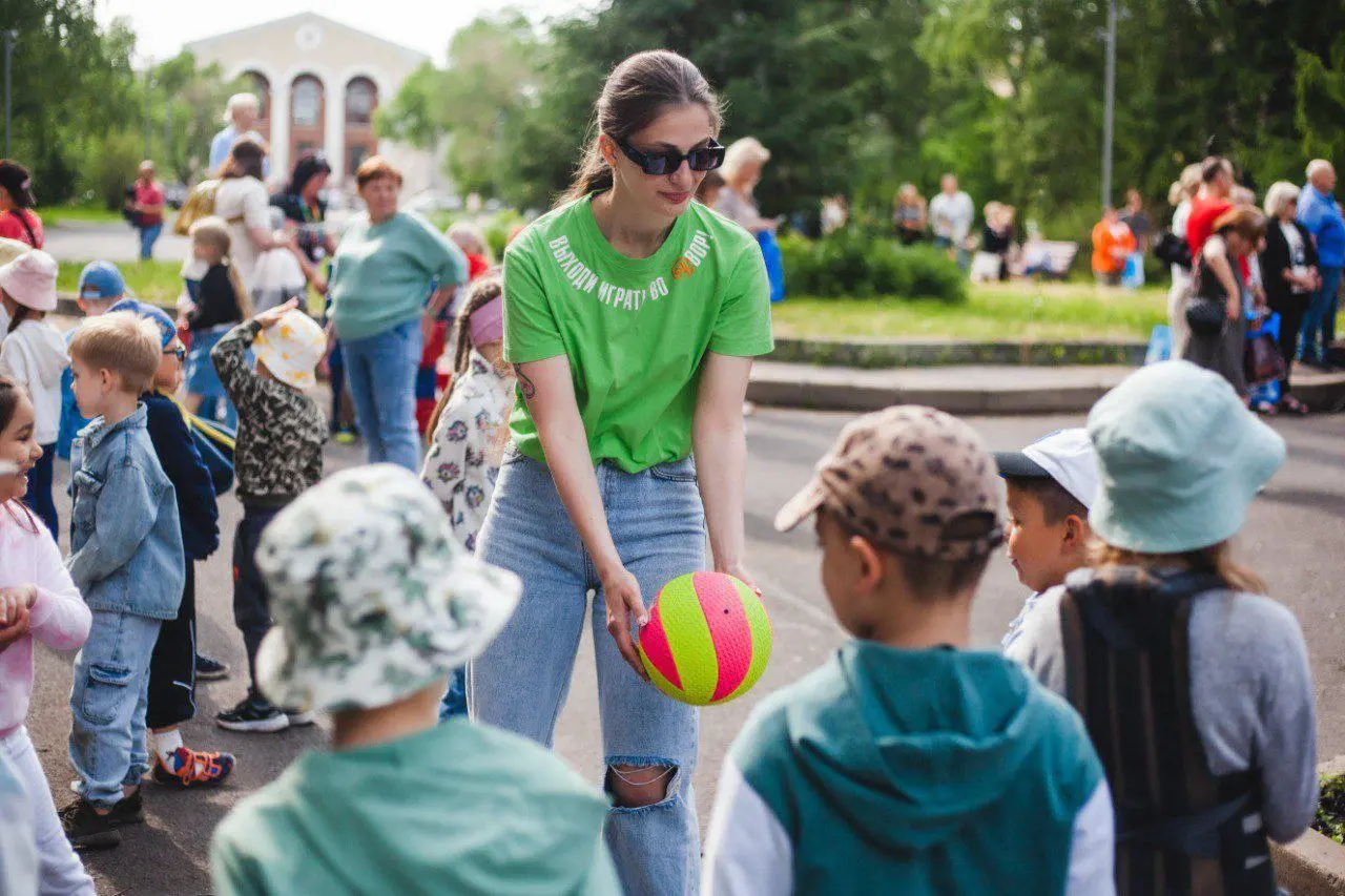 Выходи играть во двор