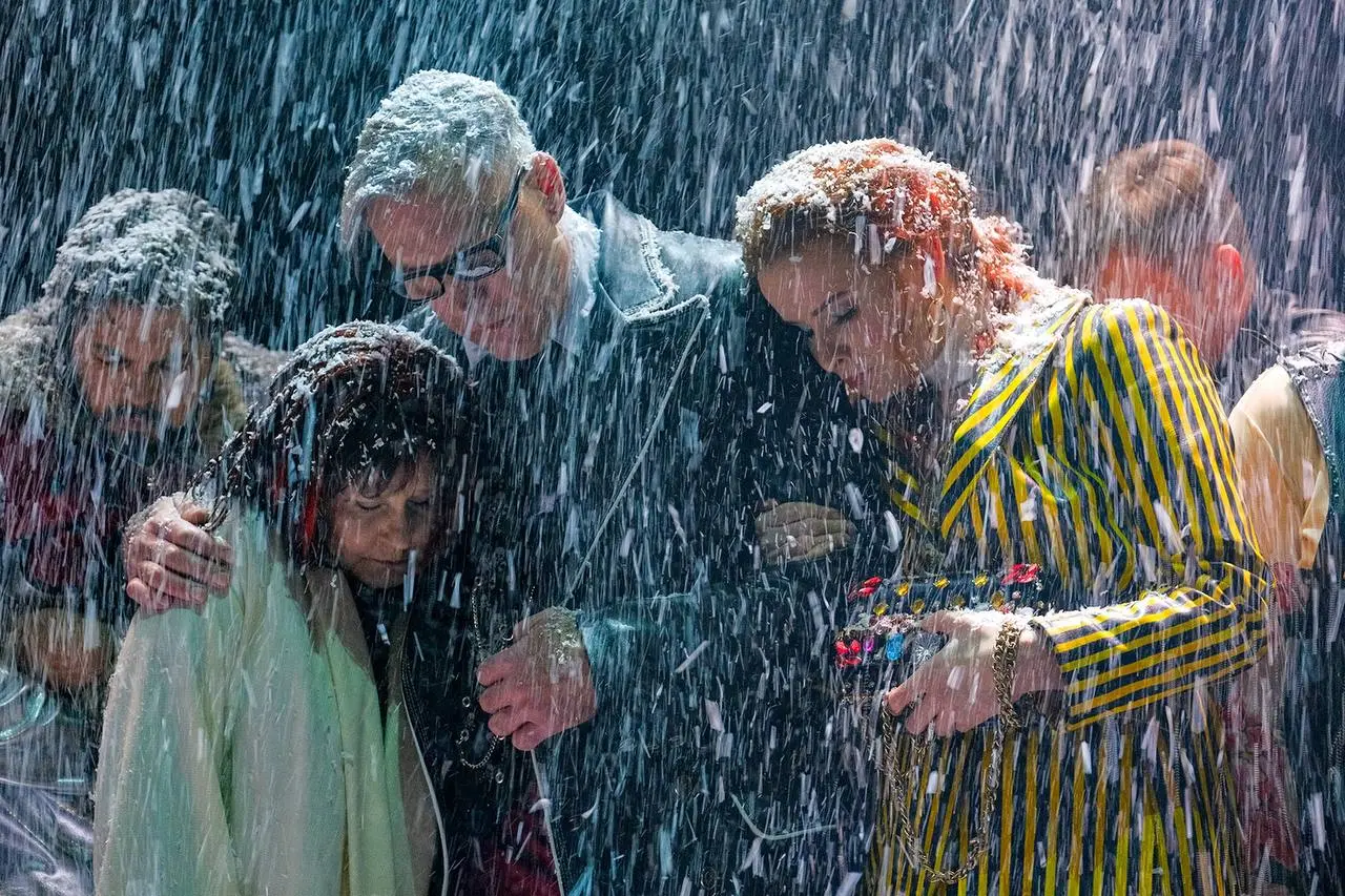 Скидка 50% в театр Модерн на спектакль "Кладбище понтов" 16+