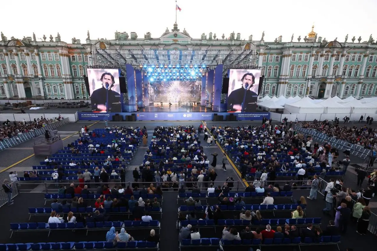 Бесплатный концерт на Дворцовой площади в рамках Петербургского международного экономического форума