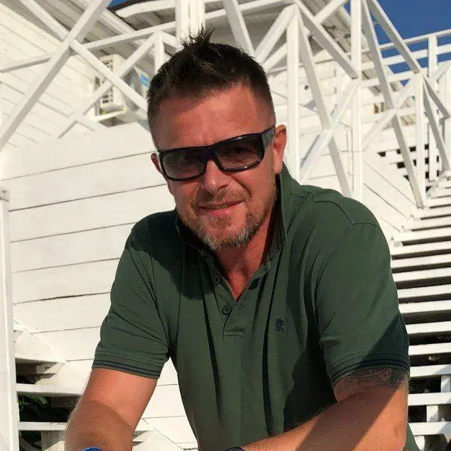 Групповая терапевтическая программа 'Отношения с собой и проявленность'