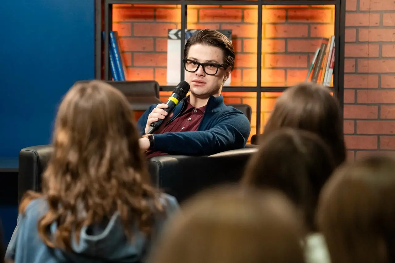 Заключительная в этом учебном году творческая встреча: в гостях у Первой Академии медиа – артист лейбла ALLSTARS MUSIC Фогель