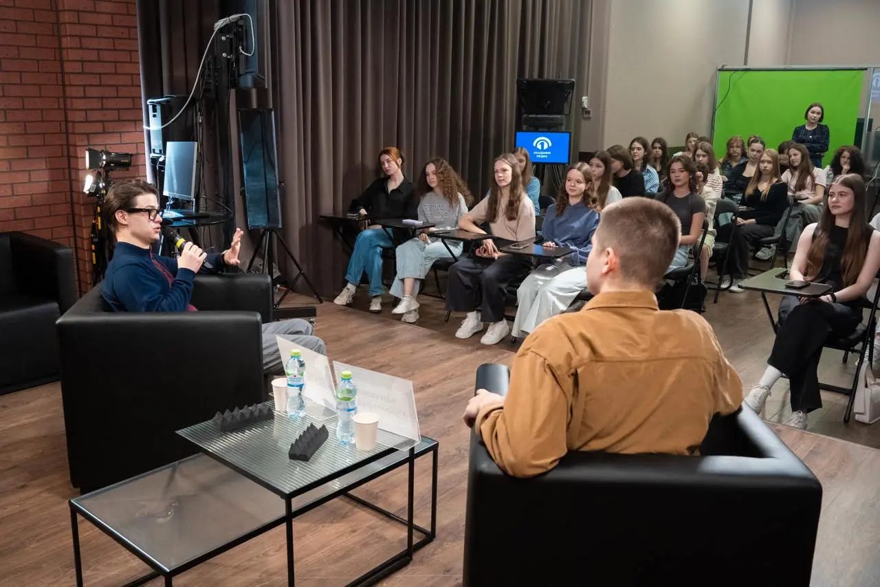 Заключительная в этом учебном году творческая встреча: в гостях у Первой Академии медиа – артист лейбла ALLSTARS MUSIC Фогель