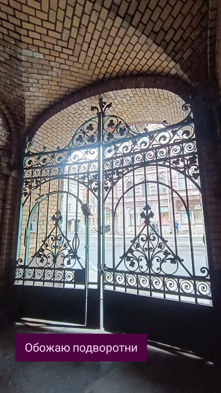 Питерские дворики, дома-колодцы и парадные. Экскурсия с гидом.