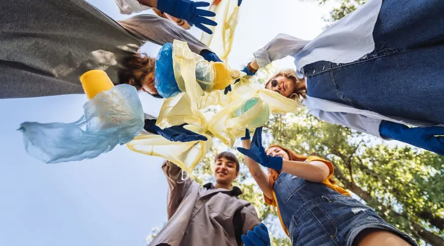 Уборка на природе и отдых в глэмпинге