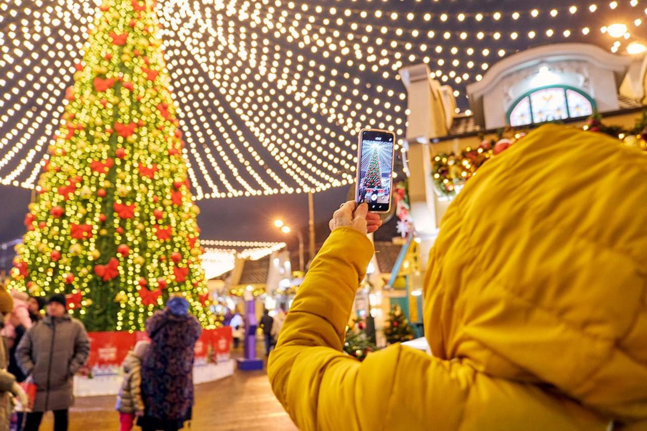 Праздничные огни на елках