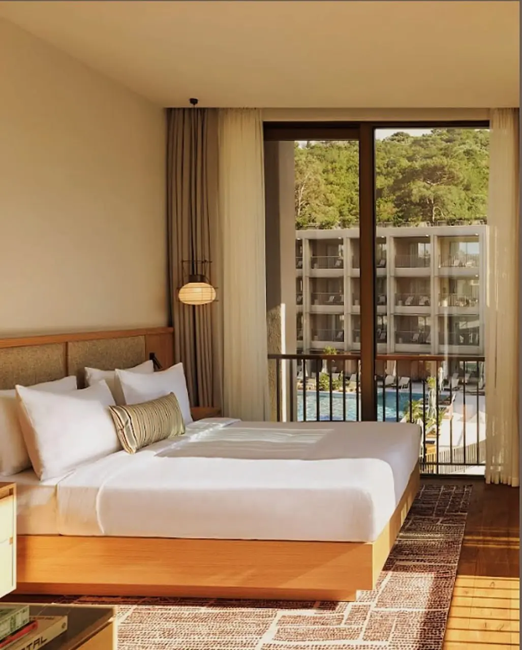 Тусовка и выступление DJ в отеле Hyde Bodrum 5*