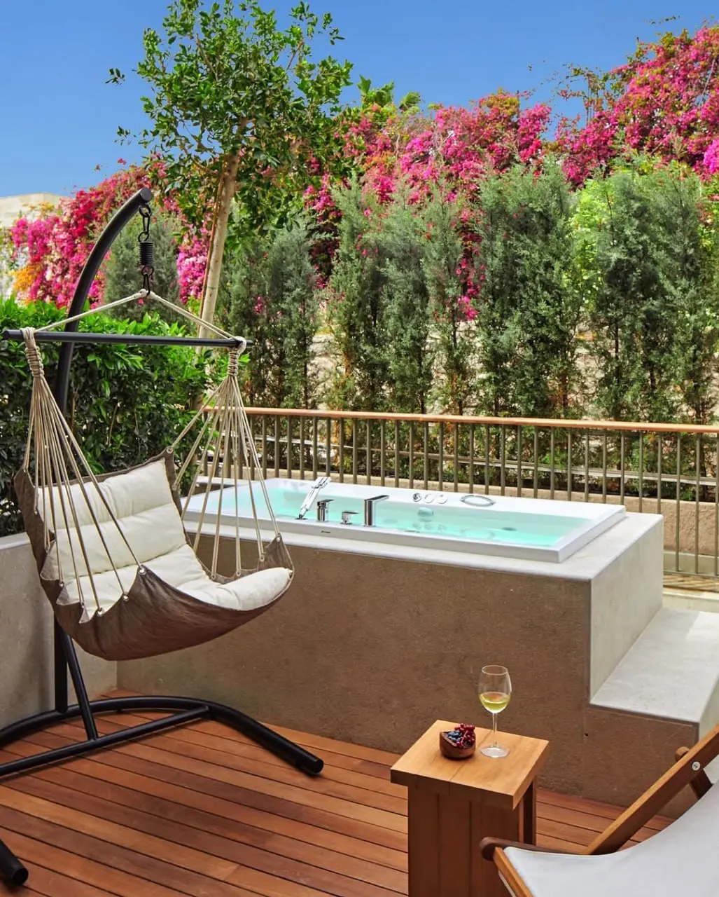 Тусовка и выступление DJ в отеле Hyde Bodrum 5*