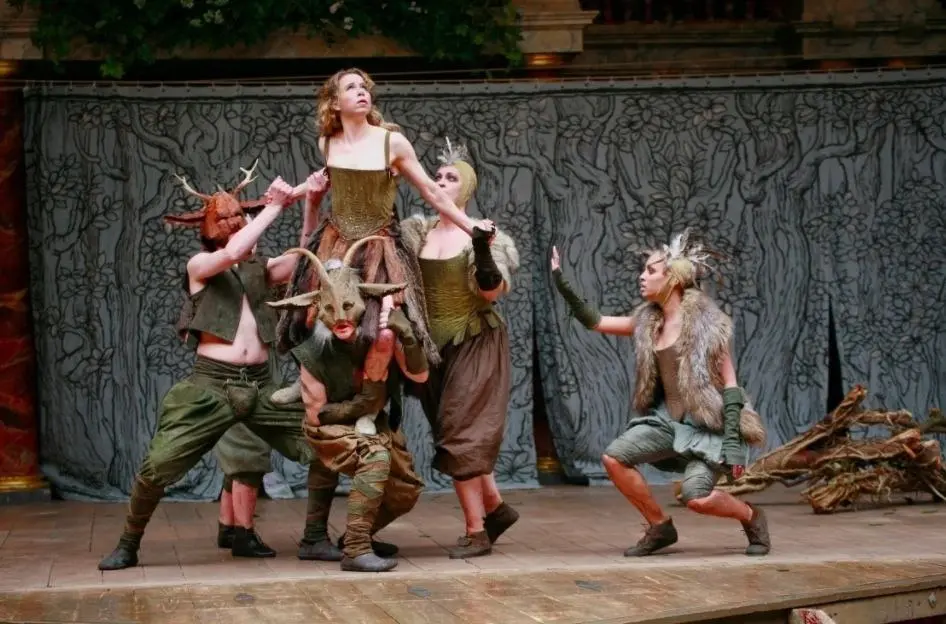 Шекспировский спектакль 'Сон в летнюю ночь' в Москве и Новосибирске