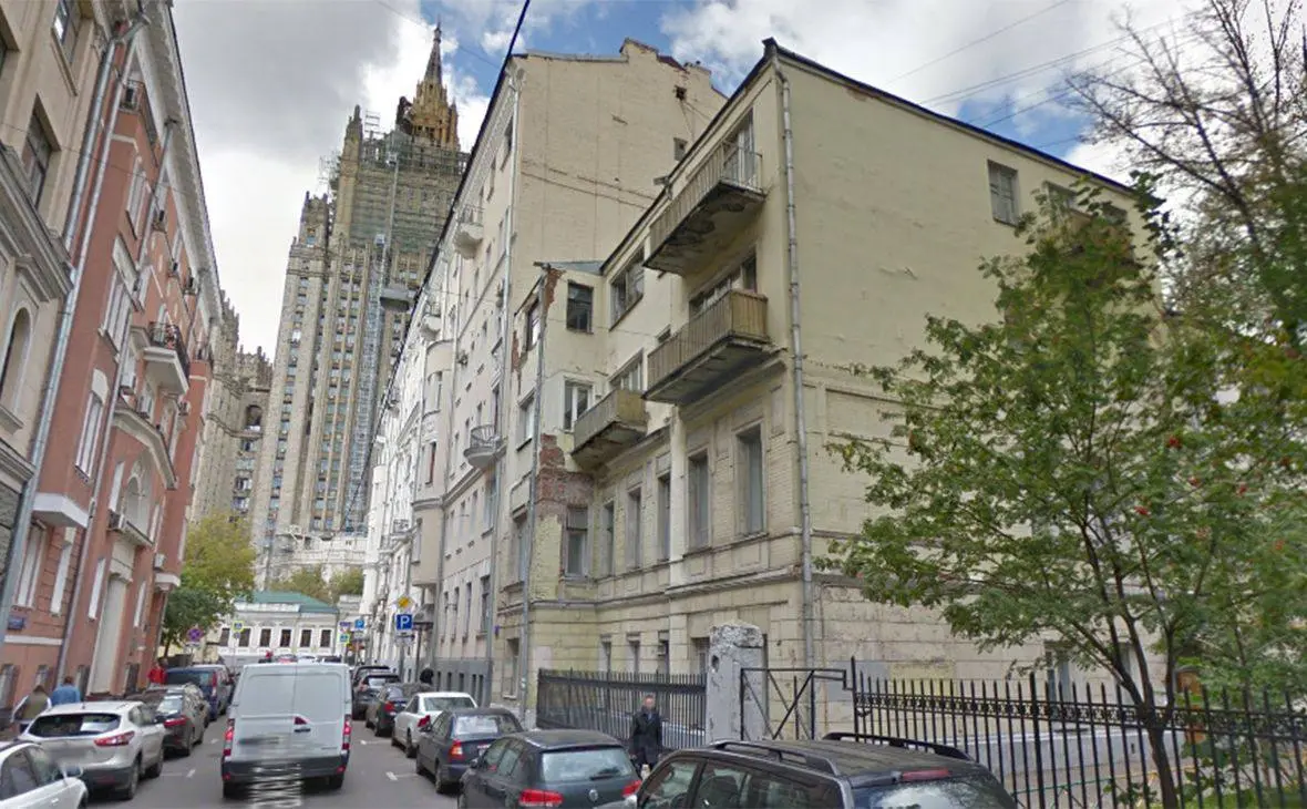 Мастер-класс по прогулке по переулку Сивцев Вражек и лекция о Карле Брюллове в Москве 25 июня 2025