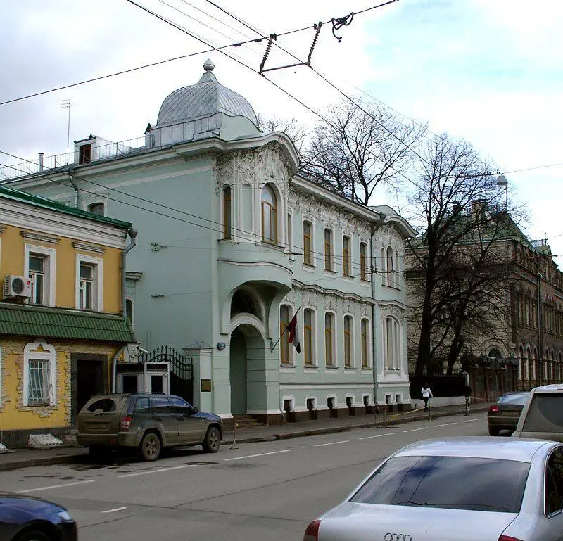 Гуляние по переулкам Мясницкого холма и прогулка от МГУ до Бульварного кольца 2 июня 2025