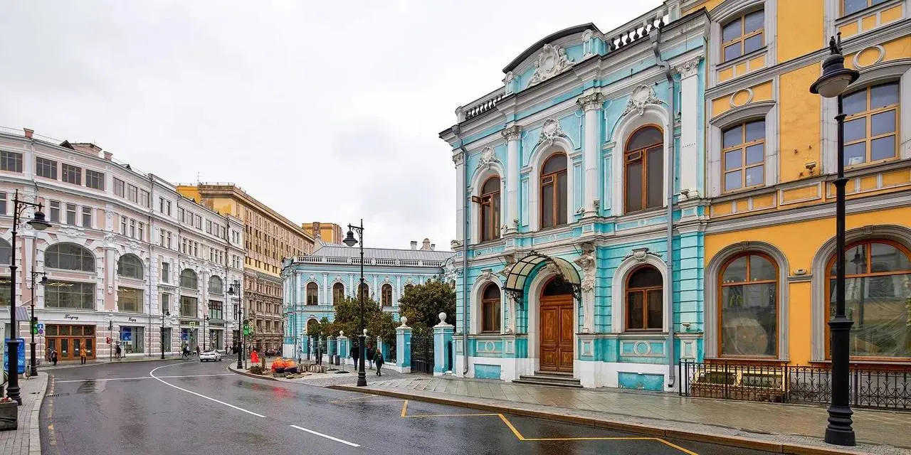 Гуляние по переулкам Мясницкого холма и прогулка от МГУ до Бульварного кольца 2 июня 2025