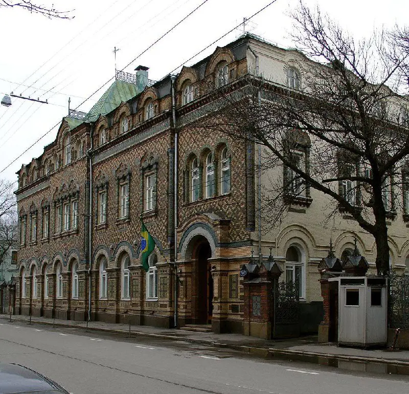 Гуляние по переулкам Мясницкого холма и прогулка от МГУ до Бульварного кольца 2 июня 2025