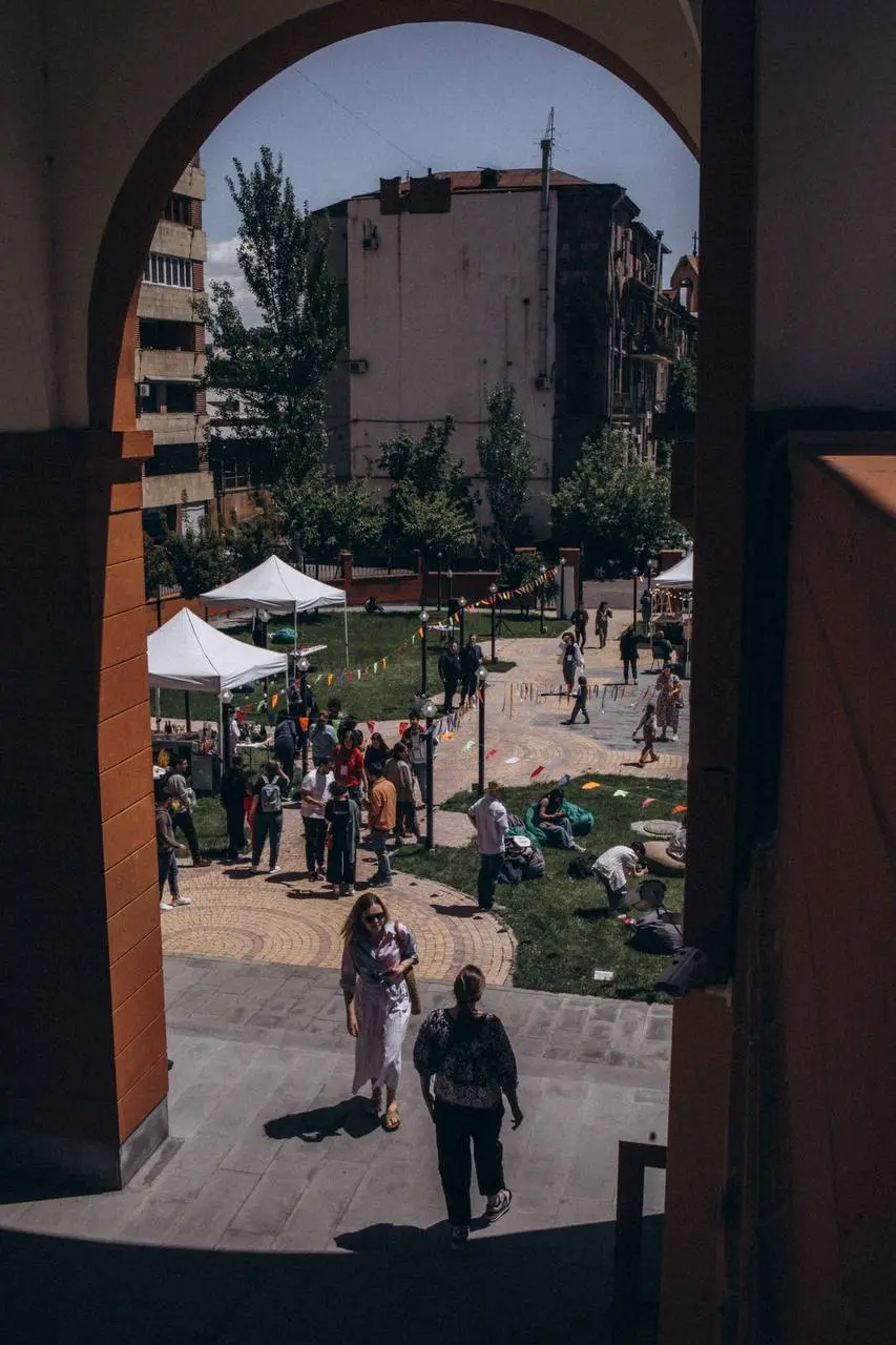 LUYS Festival — летний семейный праздник света