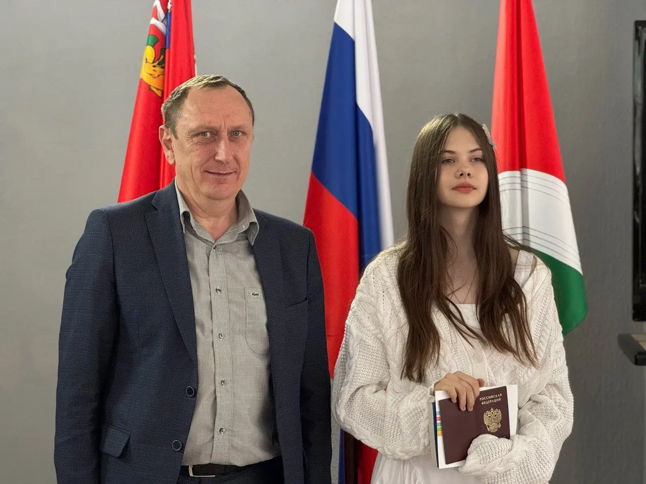 Торжественная церемония вручения паспортов молодым гражданам РФ "Ты носишь имя - Гражданин страны!"