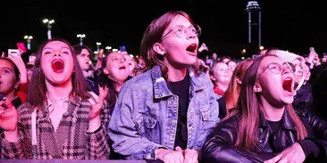 группа AY YOLA презентовала новый трек на «Ночи музыки» в Екатеринбурге