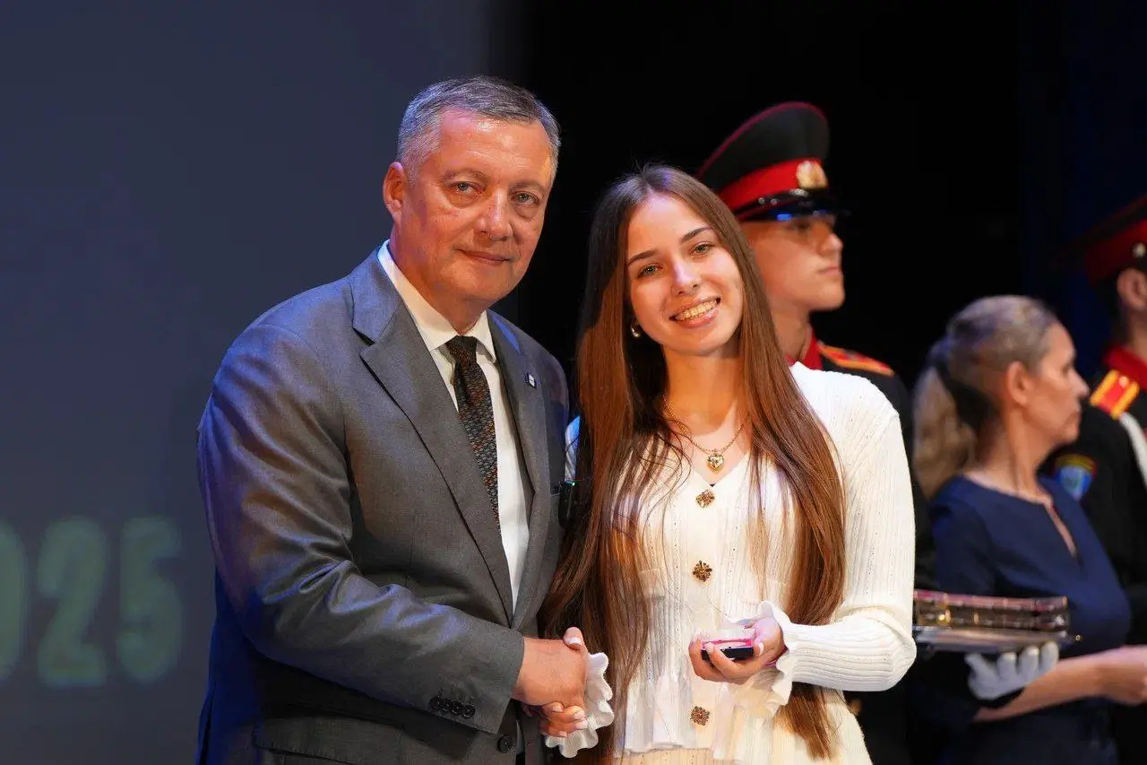 Губернаторский бал в Иркутске: вручение золотых медалей «За высокие достижения в обучении»