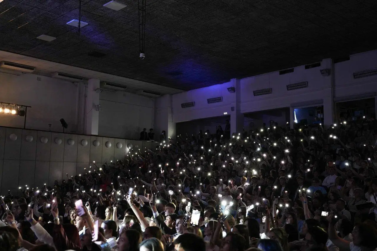 Губернаторский бал в Иркутске: вручение золотых медалей «За высокие достижения в обучении»