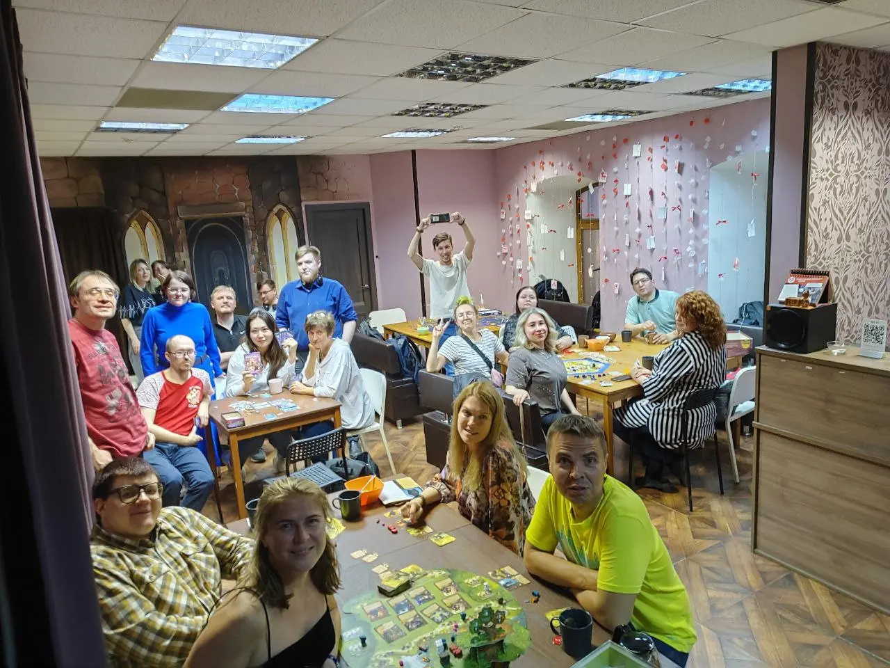 встречи в антикафе с настольными играми, караоке и гитарой