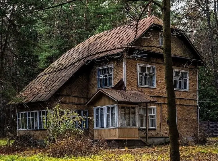 Переделкино: между двуглавым орлом и рубиновой звездой