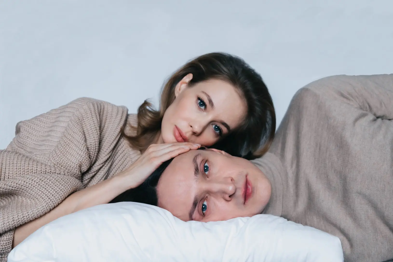 Двое на качелях