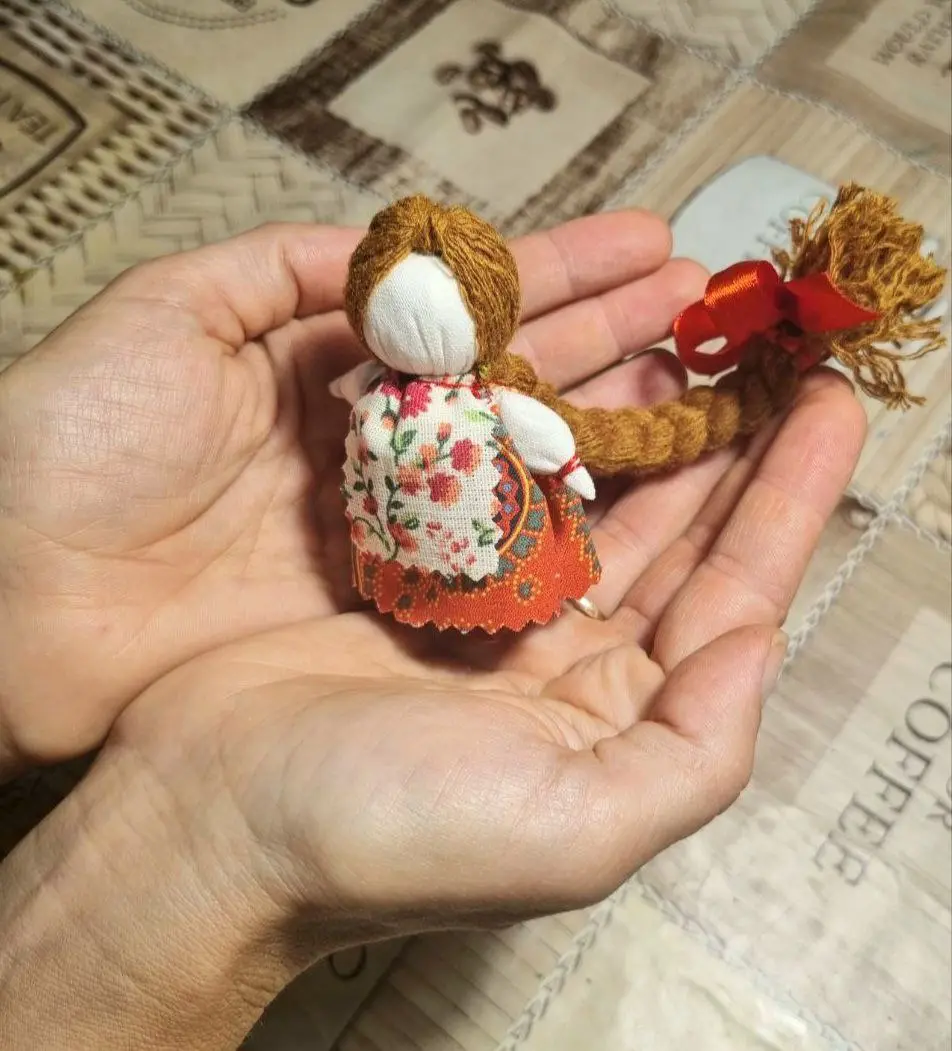 Народная кукла "СЧАСТЬЕ НА ЛАДОШКЕ"