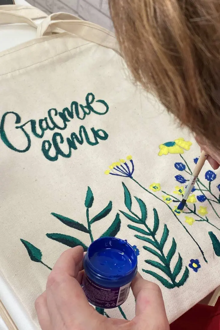 Мастер-класс по росписи шопперов в «Стране Чудес»