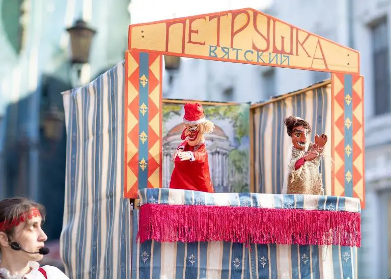 Международный фестиваль «Кукарт»: «Петрушки на Невском»
